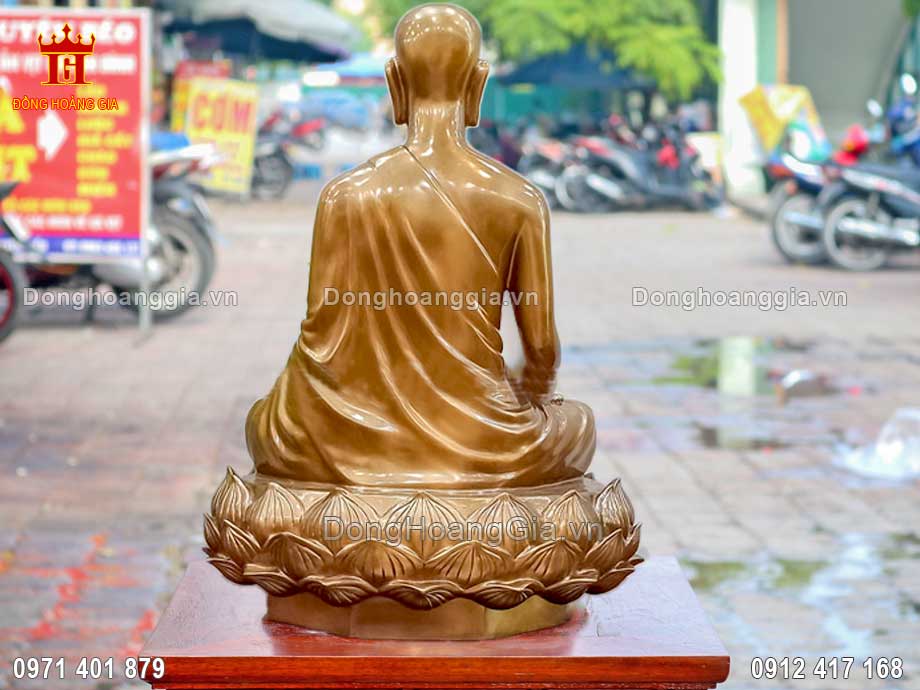 Tượng Phật Hoàng được đúc hoàn toàn từ nguyên liệu đồng đỏ nguyên chất